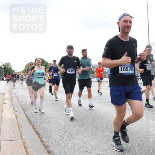 29.06.2025 - hella hamburg halbmarathon Lena Gebhardt http://msf.ph/oto/8252098 29.06.2025 10:34:12 Lombardsbrücke 1189, 1275, 1417, 1672, 1705, 1787, 1896, 2265, 2412, 2464, 2482, 2496, 2510, 2511, 2526, 2801, 2933, 3145, 3264, 3340, 3345, 3829, 3848, 4479, 4540, 4696, 4807, 4824, 4826, 4942, 5557, 5561, 5566, 5584, 5609, 5691, 5821, 5822, 5887, 6105, 6364, 6515, 6516, 6571, 6574, 6956, 7027, 7324, 7329, 7565, 8202, 8277, 8349, 8375, 8377, 8383, 8401, 8705, 8965, 9094, 9379, 9875, 9995, 10007, 10071, 10360, 10561, 10564, 11872, 13957, 16682, 16919, 17230, 18158, 18941 meine-sportfotos.de