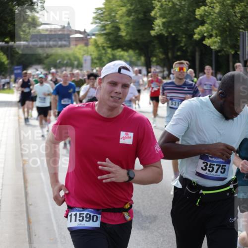 29.06.2025 - hella hamburg halbmarathon Jannik Wohlers http://msf.ph/oto/8252144 29.06.2025 09:56:37 Lombardsbrücke 1381, 1537, 1657, 1783, 2025, 2074, 2111, 2340, 2396, 2839, 2869, 2878, 3093, 3575, 3791, 4726, 4770, 4897, 5008, 5319, 5744, 6033, 6377, 6631, 7176, 7177, 7918, 8112, 8313, 8572, 8651, 8661, 8710, 8813, 8930, 9060, 9082, 9497, 9876, 9985, 10040, 10133, 10189, 10859, 10896, 11184, 11451, 11747, 11975, 12311, 12482, 12528, 12585, 12590, 12690, 12733, 13245, 13267, 13282, 13609, 13865, 13962, 14033, 14036, 14125, 14482, 14562, 14588, 14592, 14834, 15590, 16291, 16732 meine-sportfotos.de