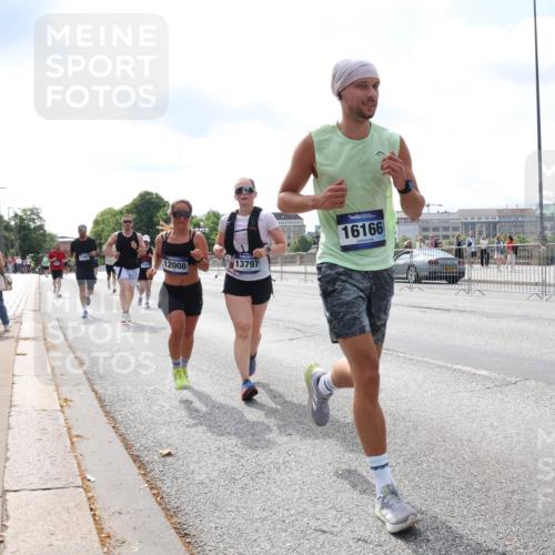 29.06.2025 - hella hamburg halbmarathon Lena Gebhardt http://msf.ph/oto/8252151 29.06.2025 10:10:30 Lombardsbrücke 1186, 1548, 1573, 3921, 4389, 5182, 5440, 5511, 5990, 5991, 7042, 7081, 7250, 7333, 7636, 7685, 8219, 8890, 9366, 9434, 9681, 9816, 10036, 10943, 11027, 11180, 11355, 11887, 11904, 11905, 12008, 12629, 13588, 13797, 13825, 13901, 14679, 14822, 15409, 16166, 16344, 16445, 16639, 16808, 16872, 17148, 17532, 17730, 18196, 18949, 19023 meine-sportfotos.de