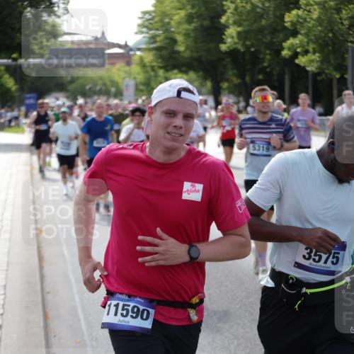 29.06.2025 - hella hamburg halbmarathon Jannik Wohlers http://msf.ph/oto/8252172 29.06.2025 09:56:37 Lombardsbrücke 1381, 1537, 1657, 1783, 2025, 2074, 2111, 2340, 2396, 2839, 2869, 2878, 3093, 3575, 3791, 4726, 4770, 4897, 5008, 5319, 5744, 6033, 6377, 6631, 7176, 7177, 7918, 8112, 8313, 8572, 8651, 8661, 8710, 8813, 8930, 9060, 9082, 9497, 9876, 9985, 10040, 10133, 10189, 10859, 10896, 11184, 11451, 11747, 11975, 12311, 12482, 12528, 12585, 12590, 12690, 12733, 13245, 13267, 13282, 13609, 13865, 13962, 14033, 14036, 14125, 14482, 14562, 14588, 14592, 14834, 15590, 16291, 16732 meine-sportfotos.de