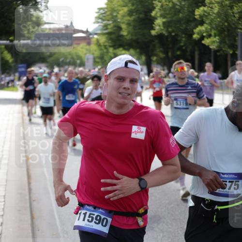 29.06.2025 - hella hamburg halbmarathon Jannik Wohlers http://msf.ph/oto/8252191 29.06.2025 09:56:37 Lombardsbrücke 1381, 1537, 1657, 1783, 2025, 2074, 2111, 2340, 2396, 2839, 2869, 2878, 3093, 3575, 3791, 4726, 4770, 4897, 5008, 5319, 5744, 6033, 6377, 6631, 7176, 7177, 7918, 8112, 8313, 8572, 8651, 8661, 8710, 8813, 8930, 9060, 9082, 9497, 9876, 9985, 10040, 10133, 10189, 10859, 10896, 11184, 11451, 11747, 11975, 12311, 12482, 12528, 12585, 12590, 12690, 12733, 13245, 13267, 13282, 13609, 13865, 13962, 14033, 14036, 14125, 14482, 14562, 14588, 14592, 14834, 15590, 16291, 16732 meine-sportfotos.de