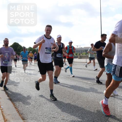 29.06.2025 - hella hamburg halbmarathon Lena Gebhardt http://msf.ph/oto/8252222 29.06.2025 09:56:44 Lombardsbrücke 1452, 1460, 1496, 1499, 1592, 1628, 1783, 1833, 1877, 2013, 2058, 2074, 2082, 2111, 2208, 2340, 2378, 2396, 2771, 2878, 2953, 2996, 3256, 3296, 3310, 3575, 3652, 3791, 4065, 4077, 4377, 4404, 4635, 4711, 4770, 4833, 4897, 5008, 5169, 5194, 5482, 5600, 5607, 5839, 5978, 6033, 6168, 6286, 6377, 6511, 6512, 6561, 6562, 6631, 7176, 7383, 7475, 7583, 7943, 8112, 8261, 8361, 8514, 8572, 8587, 8618, 8661, 8710, 8813, 8863, 8921, 8968, 8996, 9082, 9246, 9497, 9537, 9597, 9638 meine-sportfotos.de