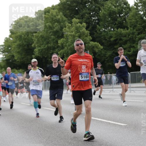 29.06.2025 - hella hamburg halbmarathon Jannik Wohlers http://msf.ph/oto/8252230 29.06.2025 10:31:06 Lombardsbrücke 1844, 4953, 5165, 5846, 5965, 6078, 6546, 6573, 6640, 7772, 9183, 9812, 9883, 10240, 10586, 11587, 12758, 13724, 15024, 15222, 15575, 15725, 16978, 17404, 17517, 17706, 17989, 18390, 18507, 18672, 18883, 18943 meine-sportfotos.de