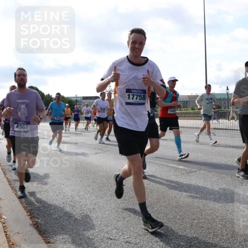 29.06.2025 - hella hamburg halbmarathon Lena Gebhardt http://msf.ph/oto/8252341 29.06.2025 09:56:44 Lombardsbrücke 1452, 1460, 1496, 1499, 1592, 1628, 1783, 1833, 1877, 2013, 2058, 2074, 2082, 2111, 2208, 2340, 2378, 2396, 2771, 2878, 2953, 2996, 3256, 3296, 3310, 3575, 3652, 3791, 4065, 4077, 4377, 4404, 4635, 4711, 4770, 4833, 4897, 5008, 5169, 5194, 5482, 5600, 5607, 5839, 5978, 6033, 6168, 6286, 6377, 6511, 6512, 6561, 6562, 6631, 7176, 7383, 7475, 7583, 7943, 8112, 8261, 8361, 8514, 8572, 8587, 8618, 8661, 8710, 8813, 8863, 8921, 8968, 8996, 9082, 9246, 9497, 9537, 9597, 9638 meine-sportfotos.de