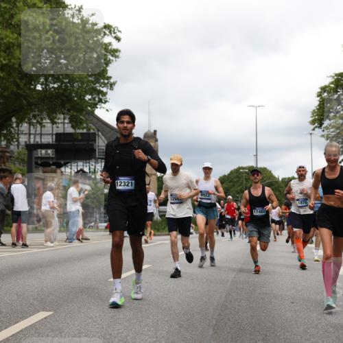 29.06.2025 - hella hamburg halbmarathon Yannick Fuchs http://msf.ph/oto/8252351 29.06.2025 10:48:01 20KM 1267, 1422, 1442, 1502, 1549, 1870, 2058, 2432, 2518, 2630, 3096, 3103, 3310, 3819, 3898, 4299, 5020, 5259, 6260, 6294, 6374, 7129, 7395, 7478, 7973, 8285, 8394, 9032, 9380, 9791, 9922, 10040, 11009, 11068, 11430, 11789, 11844, 12213, 12321, 12607, 12632, 13033, 13147, 13397, 13794, 13803, 13912, 14026, 14239, 14702, 15146, 15838, 15856, 16623, 16780, 17482, 18308, 18450, 18514, 18612, 18759, 19067 meine-sportfotos.de