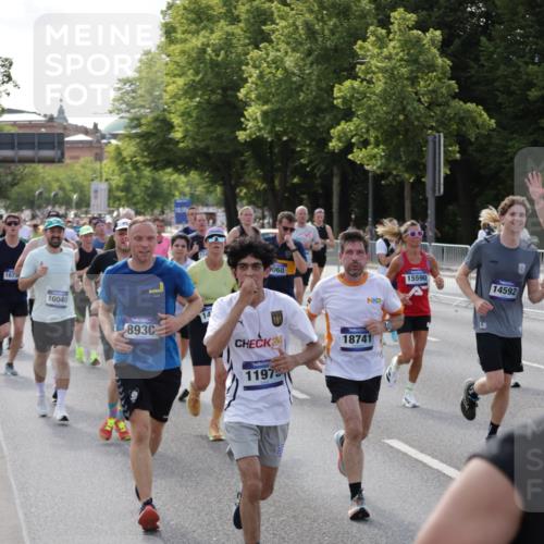 29.06.2025 - hella hamburg halbmarathon Jannik Wohlers http://msf.ph/oto/8252359 29.06.2025 09:56:39 Lombardsbrücke 1327, 1381, 1537, 1657, 1783, 2025, 2074, 2111, 2340, 2839, 2869, 2878, 3093, 3575, 3791, 4726, 4770, 4897, 5008, 5319, 5744, 6377, 6631, 7176, 7177, 7259, 7918, 8112, 8313, 8651, 8813, 8930, 9060, 9497, 9876, 10040, 10133, 10189, 10859, 10896, 11184, 11451, 11747, 11975, 12482, 12528, 12590, 12690, 12733, 13245, 13267, 13865, 14036, 14125, 14482, 14562, 14588, 14592, 14834, 15590, 16094, 16291, 16732 meine-sportfotos.de