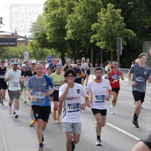 29.06.2025 - hella hamburg halbmarathon Jannik Wohlers http://msf.ph/oto/8252378 29.06.2025 09:56:39 Lombardsbrücke 1327, 1381, 1537, 1657, 1783, 2025, 2074, 2111, 2340, 2839, 2869, 2878, 3093, 3575, 3791, 4726, 4770, 4897, 5008, 5319, 5744, 6377, 6631, 7176, 7177, 7259, 7918, 8112, 8313, 8651, 8813, 8930, 9060, 9497, 9876, 10040, 10133, 10189, 10859, 10896, 11184, 11451, 11747, 11975, 12482, 12528, 12590, 12690, 12733, 13245, 13267, 13865, 14036, 14125, 14482, 14562, 14588, 14592, 14834, 15590, 16094, 16291, 16732 meine-sportfotos.de
