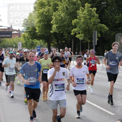 29.06.2025 - hella hamburg halbmarathon Jannik Wohlers http://msf.ph/oto/8252391 29.06.2025 09:56:39 Lombardsbrücke 1327, 1381, 1537, 1657, 1783, 2025, 2074, 2111, 2340, 2839, 2869, 2878, 3093, 3575, 3791, 4726, 4770, 4897, 5008, 5319, 5744, 6377, 6631, 7176, 7177, 7259, 7918, 8112, 8313, 8651, 8813, 8930, 9060, 9497, 9876, 10040, 10133, 10189, 10859, 10896, 11184, 11451, 11747, 11975, 12482, 12528, 12590, 12690, 12733, 13245, 13267, 13865, 14036, 14125, 14482, 14562, 14588, 14592, 14834, 15590, 16094, 16291, 16732 meine-sportfotos.de