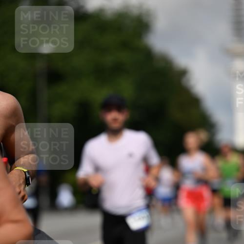 29.06.2025 - hella hamburg halbmarathon Dr. Thomas Lammeyer http://msf.ph/oto/8252401 29.06.2025 09:51:40 Kennedybrücke 1164, 1385, 1644, 1743, 2714, 2767, 3959, 4860, 5091, 5315, 6684, 6990, 7884, 9178, 10404, 10793, 10900, 11202, 11227 meine-sportfotos.de