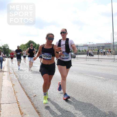 29.06.2025 - hella hamburg halbmarathon Lena Gebhardt http://msf.ph/oto/8252417 29.06.2025 10:10:31 Lombardsbrücke 1186, 1548, 1573, 3921, 4389, 5182, 5440, 5511, 5990, 5991, 7042, 7081, 7250, 7333, 7636, 7685, 8219, 8890, 9169, 9366, 9434, 9681, 9816, 9829, 10036, 10943, 11027, 11180, 11355, 11887, 11904, 11905, 12008, 12629, 13588, 13594, 13797, 13825, 13901, 14679, 14822, 15409, 16166, 16344, 16445, 16639, 16808, 16872, 17148, 17532, 17730, 18196, 18949, 19023 meine-sportfotos.de
