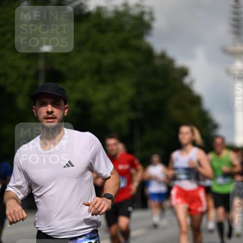 29.06.2025 - hella hamburg halbmarathon Dr. Thomas Lammeyer http://msf.ph/oto/8252439 29.06.2025 09:51:40 Kennedybrücke 1164, 1385, 1644, 1743, 2714, 2767, 3959, 4860, 5091, 5315, 6684, 6990, 7884, 9178, 10404, 10793, 10900, 11202, 11227 meine-sportfotos.de