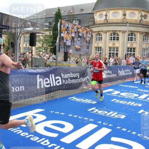 29.06.2025 - hella hamburg halbmarathon Michael Strokosch http://msf.ph/oto/8252466 29.06.2025 10:50:10 Ziel 1216, 1321, 1507, 2020, 3296, 3562, 7176, 8313, 9031, 9303, 9965, 12203, 12235, 13282, 14257, 16403, 18228, 18657, 18658, 18884 meine-sportfotos.de