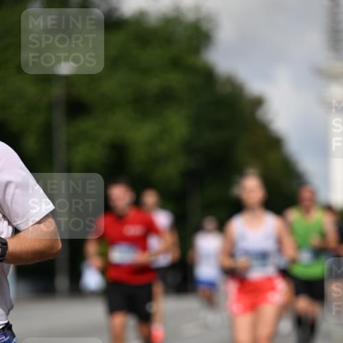 29.06.2025 - hella hamburg halbmarathon Dr. Thomas Lammeyer http://msf.ph/oto/8252544 29.06.2025 09:51:41 Kennedybrücke 1164, 1385, 1505, 1644, 1743, 2714, 2767, 3959, 4860, 5091, 5315, 5554, 6684, 6990, 7884, 9178, 10404, 10793, 10852, 10900, 11202, 11227 meine-sportfotos.de