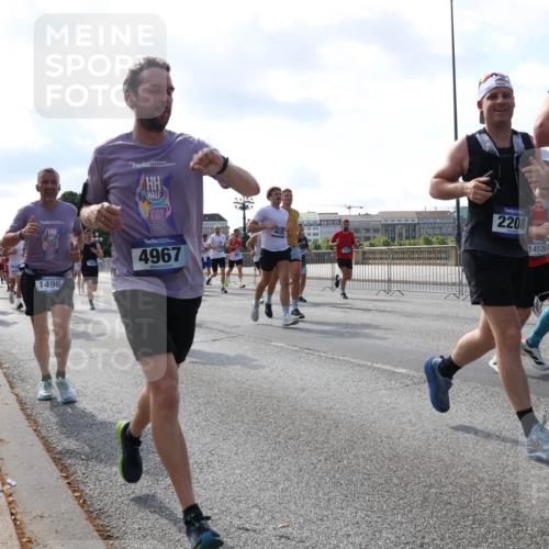 29.06.2025 - hella hamburg halbmarathon Lena Gebhardt http://msf.ph/oto/8252550 29.06.2025 09:56:45 Lombardsbrücke 1452, 1460, 1496, 1499, 1592, 1628, 1783, 1833, 1877, 2013, 2058, 2074, 2082, 2111, 2208, 2340, 2378, 2396, 2771, 2878, 2953, 2996, 3256, 3296, 3310, 3575, 3652, 3791, 4065, 4077, 4377, 4404, 4635, 4711, 4770, 4833, 4897, 5008, 5169, 5194, 5482, 5600, 5607, 5839, 5978, 6033, 6168, 6286, 6377, 6511, 6512, 6561, 6562, 6631, 7176, 7383, 7475, 7583, 7943, 8112, 8261, 8361, 8514, 8572, 8587, 8618, 8661, 8710, 8813, 8863, 8921, 8968, 8996, 9082, 9246, 9497, 9537, 9597, 9638 meine-sportfotos.de