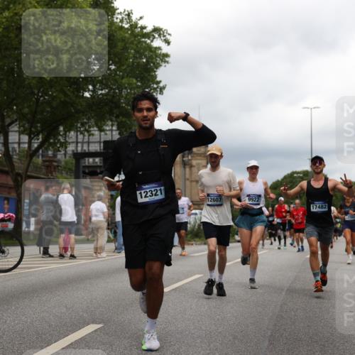 29.06.2025 - hella hamburg halbmarathon Yannick Fuchs http://msf.ph/oto/8252554 29.06.2025 10:48:01 20KM 1267, 1422, 1442, 1502, 1549, 1870, 2058, 2432, 2518, 2630, 3096, 3103, 3310, 3819, 3898, 4299, 5020, 5259, 6260, 6294, 6374, 7129, 7395, 7478, 7973, 8285, 8394, 9032, 9380, 9791, 9922, 10040, 11009, 11068, 11430, 11789, 11844, 12213, 12321, 12607, 12632, 13033, 13147, 13397, 13794, 13803, 13912, 14026, 14239, 14702, 15146, 15838, 15856, 16623, 16780, 17482, 18308, 18450, 18514, 18612, 18759, 19067 meine-sportfotos.de