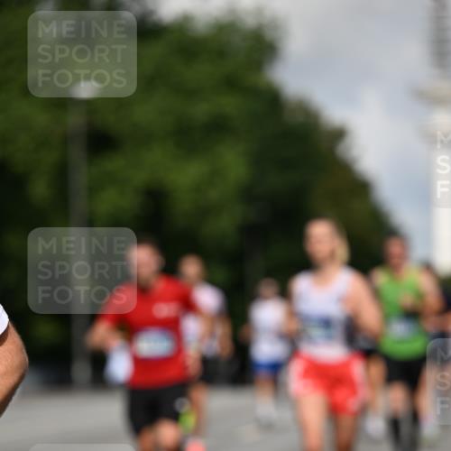 29.06.2025 - hella hamburg halbmarathon Dr. Thomas Lammeyer http://msf.ph/oto/8252564 29.06.2025 09:51:41 Kennedybrücke 1164, 1385, 1505, 1644, 1743, 2714, 2767, 3959, 4860, 5091, 5315, 5554, 6684, 6990, 7884, 9178, 10404, 10793, 10852, 10900, 11202, 11227 meine-sportfotos.de
