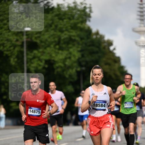 29.06.2025 - hella hamburg halbmarathon Dr. Thomas Lammeyer http://msf.ph/oto/8252585 29.06.2025 09:51:41 Kennedybrücke 1164, 1385, 1505, 1644, 1743, 2714, 2767, 3959, 4860, 5091, 5315, 5554, 6684, 6990, 7884, 9178, 10404, 10793, 10852, 10900, 11202, 11227 meine-sportfotos.de