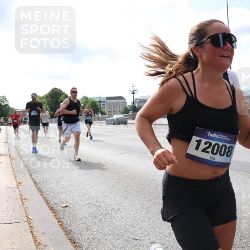 29.06.2025 - hella hamburg halbmarathon Lena Gebhardt http://msf.ph/oto/8252604 29.06.2025 10:10:32 Lombardsbrücke 1186, 1548, 1573, 3921, 4389, 5182, 5440, 5511, 5990, 5991, 7042, 7081, 7250, 7333, 7636, 7685, 8219, 8890, 9169, 9366, 9434, 9681, 9816, 9829, 10036, 10943, 11027, 11180, 11355, 11887, 11904, 11905, 12008, 12629, 13588, 13594, 13797, 13825, 13901, 14679, 14822, 15409, 16166, 16344, 16445, 16639, 16808, 16872, 17148, 17532, 17730, 18196, 18949, 19023 meine-sportfotos.de
