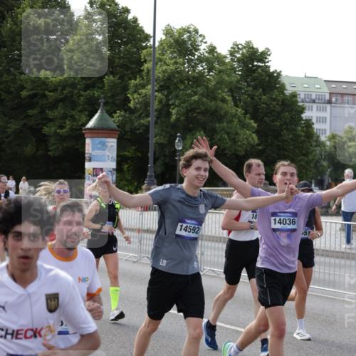 29.06.2025 - hella hamburg halbmarathon Jannik Wohlers http://msf.ph/oto/8252615 29.06.2025 09:56:40 Lombardsbrücke 1327, 1381, 1537, 1657, 1783, 2025, 2074, 2111, 2340, 2839, 2869, 2878, 3093, 3575, 3791, 4726, 4770, 4897, 5008, 5319, 5744, 6377, 6631, 7176, 7177, 7259, 7918, 8112, 8313, 8651, 8813, 8930, 9060, 9497, 10040, 10133, 10189, 10859, 10896, 11184, 11451, 11747, 11975, 12482, 12528, 12590, 12690, 12733, 13245, 13267, 13865, 14036, 14125, 14192, 14482, 14562, 14588, 14592, 14834, 15590, 16094, 16291, 16732 meine-sportfotos.de