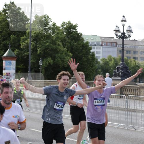 29.06.2025 - hella hamburg halbmarathon Jannik Wohlers http://msf.ph/oto/8252675 29.06.2025 09:56:41 Lombardsbrücke 1327, 1381, 1537, 1657, 1783, 2025, 2074, 2111, 2340, 2839, 2869, 2878, 3093, 3575, 3791, 4726, 4770, 4897, 5008, 5319, 5744, 6377, 6631, 7176, 7177, 7259, 7918, 8112, 8313, 8651, 8813, 8930, 9060, 9497, 10040, 10133, 10189, 10859, 10896, 11184, 11451, 11747, 11975, 12528, 12590, 12690, 12733, 13245, 13267, 13865, 14036, 14125, 14192, 14482, 14562, 14592, 15590, 16094, 16291, 16732 meine-sportfotos.de