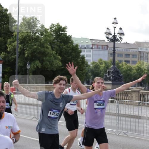 29.06.2025 - hella hamburg halbmarathon Jannik Wohlers http://msf.ph/oto/8252682 29.06.2025 09:56:41 Lombardsbrücke 1327, 1381, 1537, 1657, 1783, 2025, 2074, 2111, 2340, 2839, 2869, 2878, 3093, 3575, 3791, 4726, 4770, 4897, 5008, 5319, 5744, 6377, 6631, 7176, 7177, 7259, 7918, 8112, 8313, 8651, 8813, 8930, 9060, 9497, 10040, 10133, 10189, 10859, 10896, 11184, 11451, 11747, 11975, 12528, 12590, 12690, 12733, 13245, 13267, 13865, 14036, 14125, 14192, 14482, 14562, 14592, 15590, 16094, 16291, 16732 meine-sportfotos.de