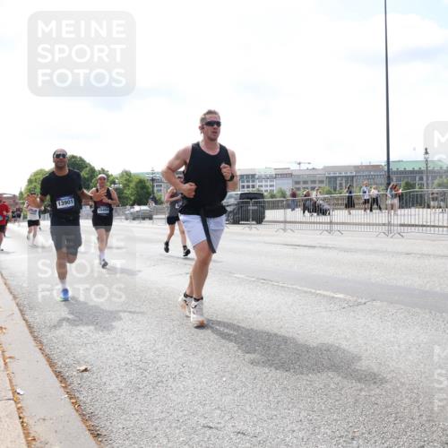 29.06.2025 - hella hamburg halbmarathon Lena Gebhardt http://msf.ph/oto/8252741 29.06.2025 10:10:33 Lombardsbrücke 1186, 1548, 1573, 3921, 4389, 5182, 5440, 5511, 5990, 5991, 7042, 7250, 7333, 7636, 7685, 8219, 8890, 9169, 9366, 9434, 9681, 9816, 9829, 10036, 10943, 11027, 11180, 11355, 11887, 11904, 11905, 12008, 12629, 13588, 13594, 13797, 13825, 13901, 14679, 14822, 15214, 15409, 16166, 16344, 16445, 16639, 16808, 16872, 17148, 17532, 17730, 18196, 18949, 19023 meine-sportfotos.de
