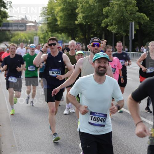 29.06.2025 - hella hamburg halbmarathon Jannik Wohlers http://msf.ph/oto/8252770 29.06.2025 09:56:42 Lombardsbrücke 1327, 1381, 1442, 1537, 1657, 1783, 2025, 2074, 2111, 2340, 2814, 2839, 2869, 2878, 3093, 3575, 3791, 4726, 4770, 4897, 5008, 5319, 5744, 6377, 6631, 7176, 7177, 7259, 7918, 8112, 8313, 8651, 8813, 8930, 9060, 9497, 10040, 10133, 10189, 10549, 10859, 10896, 11184, 11451, 11747, 11975, 12528, 12590, 12733, 13245, 13267, 13794, 13865, 14036, 14125, 14192, 14482, 14562, 14592, 15590, 16094, 16291, 16732 meine-sportfotos.de