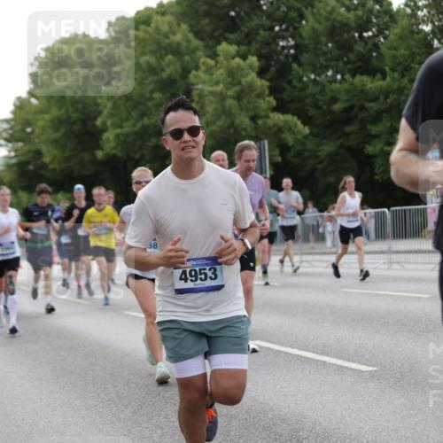 29.06.2025 - hella hamburg halbmarathon Jannik Wohlers http://msf.ph/oto/8252776 29.06.2025 10:31:12 Lombardsbrücke 1235, 1844, 1879, 2831, 3396, 3397, 3424, 3571, 3681, 4953, 5165, 5846, 5965, 6160, 6546, 6573, 6640, 7334, 7772, 8304, 8620, 8806, 9104, 9183, 9478, 9812, 9882, 9883, 10240, 10421, 10435, 10586, 11178, 11587, 12381, 12758, 13724, 15024, 15102, 15222, 15575, 16541, 16978, 17043, 17362, 17404, 17517, 17706, 17989, 18433, 18507, 18613, 18672, 18883, 18943, 19068, 19233 meine-sportfotos.de