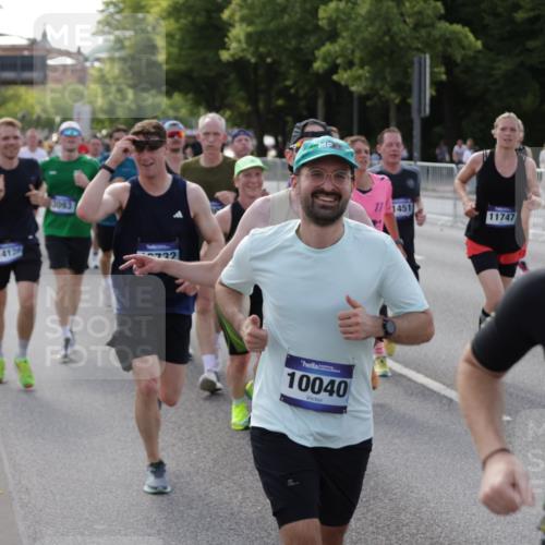 29.06.2025 - hella hamburg halbmarathon Jannik Wohlers http://msf.ph/oto/8252791 29.06.2025 09:56:42 Lombardsbrücke 1327, 1381, 1442, 1537, 1657, 1783, 2025, 2074, 2111, 2340, 2814, 2839, 2869, 2878, 3093, 3575, 3791, 4726, 4770, 4897, 5008, 5319, 5744, 6377, 6631, 7176, 7177, 7259, 7918, 8112, 8313, 8651, 8813, 8930, 9060, 9497, 10040, 10133, 10189, 10549, 10859, 10896, 11184, 11451, 11747, 11975, 12528, 12590, 12733, 13245, 13267, 13794, 13865, 14036, 14125, 14192, 14482, 14562, 14592, 15590, 16094, 16291, 16732 meine-sportfotos.de