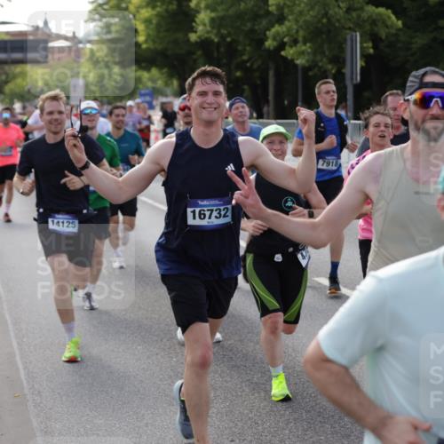 29.06.2025 - hella hamburg halbmarathon Jannik Wohlers http://msf.ph/oto/8252805 29.06.2025 09:56:43 Lombardsbrücke 1327, 1381, 1442, 1537, 1657, 1783, 2025, 2074, 2111, 2340, 2595, 2814, 2839, 2869, 3093, 3575, 3791, 4726, 4770, 5008, 5013, 5319, 5744, 6377, 6631, 7177, 7259, 7918, 8112, 8313, 8651, 8813, 8930, 9060, 9497, 10040, 10133, 10189, 10549, 10859, 10896, 11184, 11451, 11747, 11975, 12528, 12590, 12733, 13245, 13267, 13794, 13865, 14036, 14125, 14192, 14482, 14562, 14592, 15590, 16094, 16291, 16732 meine-sportfotos.de