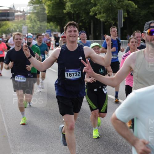 29.06.2025 - hella hamburg halbmarathon Jannik Wohlers http://msf.ph/oto/8252811 29.06.2025 09:56:43 Lombardsbrücke 1327, 1381, 1442, 1537, 1657, 1783, 2025, 2074, 2111, 2340, 2595, 2814, 2839, 2869, 3093, 3575, 3791, 4726, 4770, 5008, 5013, 5319, 5744, 6377, 6631, 7177, 7259, 7918, 8112, 8313, 8651, 8813, 8930, 9060, 9497, 10040, 10133, 10189, 10549, 10859, 10896, 11184, 11451, 11747, 11975, 12528, 12590, 12733, 13245, 13267, 13794, 13865, 14036, 14125, 14192, 14482, 14562, 14592, 15590, 16094, 16291, 16732 meine-sportfotos.de