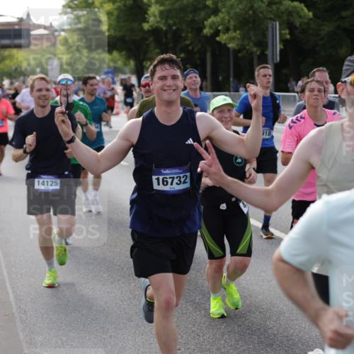 29.06.2025 - hella hamburg halbmarathon Jannik Wohlers http://msf.ph/oto/8252820 29.06.2025 09:56:43 Lombardsbrücke 1327, 1381, 1442, 1537, 1657, 1783, 2025, 2074, 2111, 2340, 2595, 2814, 2839, 2869, 3093, 3575, 3791, 4726, 4770, 5008, 5013, 5319, 5744, 6377, 6631, 7177, 7259, 7918, 8112, 8313, 8651, 8813, 8930, 9060, 9497, 10040, 10133, 10189, 10549, 10859, 10896, 11184, 11451, 11747, 11975, 12528, 12590, 12733, 13245, 13267, 13794, 13865, 14036, 14125, 14192, 14482, 14562, 14592, 15590, 16094, 16291, 16732 meine-sportfotos.de