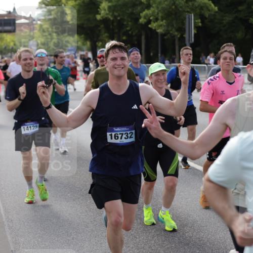 29.06.2025 - hella hamburg halbmarathon Jannik Wohlers http://msf.ph/oto/8252828 29.06.2025 09:56:43 Lombardsbrücke 1327, 1381, 1442, 1537, 1657, 1783, 2025, 2074, 2111, 2340, 2595, 2814, 2839, 2869, 3093, 3575, 3791, 4726, 4770, 5008, 5013, 5319, 5744, 6377, 6631, 7177, 7259, 7918, 8112, 8313, 8651, 8813, 8930, 9060, 9497, 10040, 10133, 10189, 10549, 10859, 10896, 11184, 11451, 11747, 11975, 12528, 12590, 12733, 13245, 13267, 13794, 13865, 14036, 14125, 14192, 14482, 14562, 14592, 15590, 16094, 16291, 16732 meine-sportfotos.de