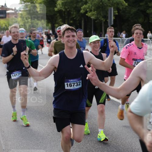 29.06.2025 - hella hamburg halbmarathon Jannik Wohlers http://msf.ph/oto/8252835 29.06.2025 09:56:43 Lombardsbrücke 1327, 1381, 1442, 1537, 1657, 1783, 2025, 2074, 2111, 2340, 2595, 2814, 2839, 2869, 3093, 3575, 3791, 4726, 4770, 5008, 5013, 5319, 5744, 6377, 6631, 7177, 7259, 7918, 8112, 8313, 8651, 8813, 8930, 9060, 9497, 10040, 10133, 10189, 10549, 10859, 10896, 11184, 11451, 11747, 11975, 12528, 12590, 12733, 13245, 13267, 13794, 13865, 14036, 14125, 14192, 14482, 14562, 14592, 15590, 16094, 16291, 16732 meine-sportfotos.de
