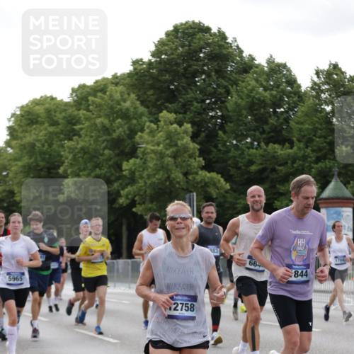 29.06.2025 - hella hamburg halbmarathon Jannik Wohlers http://msf.ph/oto/8252839 29.06.2025 10:31:13 Lombardsbrücke 1235, 1844, 1879, 2831, 2832, 3396, 3397, 3424, 3571, 3681, 4953, 5165, 5846, 5965, 6160, 6546, 6573, 6640, 7334, 7772, 8304, 8620, 8806, 9078, 9104, 9183, 9478, 9812, 9882, 9883, 10240, 10421, 10435, 10586, 11178, 11587, 12381, 12758, 13724, 15024, 15102, 15222, 15575, 16541, 16978, 17043, 17362, 17404, 17517, 17706, 17989, 18433, 18507, 18613, 18672, 18943, 19068, 19233 meine-sportfotos.de