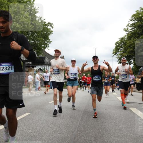 29.06.2025 - hella hamburg halbmarathon Yannick Fuchs http://msf.ph/oto/8252879 29.06.2025 10:48:02 20KM 1267, 1422, 1442, 1502, 1549, 1870, 2058, 2432, 2518, 2630, 3096, 3103, 3310, 3819, 3898, 4299, 5020, 5259, 6260, 6294, 6374, 7129, 7395, 7478, 7973, 8223, 8285, 8394, 9032, 9380, 9791, 9922, 10040, 11009, 11068, 11430, 11789, 11844, 12213, 12321, 12607, 12632, 13033, 13147, 13397, 13794, 13803, 13912, 14026, 14239, 14702, 15146, 15856, 16623, 16750, 16780, 17482, 17765, 18308, 18450, 18514, 18612, 18759, 19067, 19177 meine-sportfotos.de