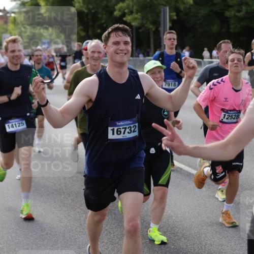 29.06.2025 - hella hamburg halbmarathon Jannik Wohlers http://msf.ph/oto/8252883 29.06.2025 09:56:43 Lombardsbrücke 1327, 1381, 1442, 1537, 1657, 1783, 2025, 2074, 2111, 2340, 2595, 2814, 2839, 2869, 3093, 3575, 3791, 4726, 4770, 5008, 5013, 5319, 5744, 6377, 6631, 7177, 7259, 7918, 8112, 8313, 8651, 8813, 8930, 9060, 9497, 10040, 10133, 10189, 10549, 10859, 10896, 11184, 11451, 11747, 11975, 12528, 12590, 12733, 13245, 13267, 13794, 13865, 14036, 14125, 14192, 14482, 14562, 14592, 15590, 16094, 16291, 16732 meine-sportfotos.de