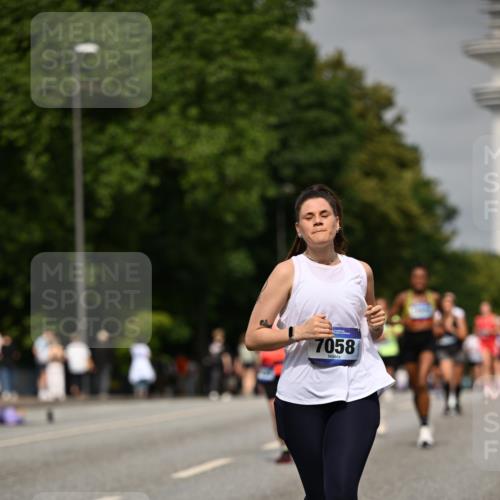29.06.2025 - hella hamburg halbmarathon Dr. Thomas Lammeyer http://msf.ph/oto/8252906 29.06.2025 10:14:24 Kennedybrücke 1052, 1186, 1456, 1513, 4389, 7058, 7250, 8685, 9150, 9681, 9829, 9988 meine-sportfotos.de