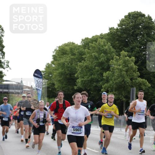 29.06.2025 - hella hamburg halbmarathon Jannik Wohlers http://msf.ph/oto/8252924 29.06.2025 10:31:14 Lombardsbrücke 1235, 1373, 1844, 1879, 2831, 2832, 3396, 3397, 3424, 3571, 3681, 4953, 5165, 5965, 6160, 6546, 6573, 6640, 7334, 7772, 8304, 8620, 8806, 9078, 9104, 9183, 9478, 9812, 9882, 9883, 10240, 10421, 10435, 10586, 11178, 11587, 12381, 12758, 13724, 15024, 15102, 15222, 15575, 16310, 16541, 17043, 17362, 17404, 17517, 17706, 17989, 18433, 18507, 18613, 18629, 18672, 18943, 19068, 19233 meine-sportfotos.de