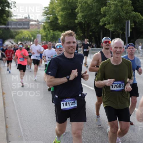 29.06.2025 - hella hamburg halbmarathon Jannik Wohlers http://msf.ph/oto/8252927 29.06.2025 09:56:44 Lombardsbrücke 1327, 1381, 1442, 1537, 1657, 1783, 2025, 2074, 2111, 2340, 2595, 2814, 2839, 2869, 3093, 3575, 3791, 4726, 4770, 5008, 5013, 5021, 5319, 5744, 6631, 7177, 7259, 7918, 8112, 8313, 8651, 8813, 8930, 9060, 9316, 9497, 10040, 10133, 10189, 10549, 10859, 10896, 11184, 11339, 11451, 11747, 11975, 12489, 12528, 12580, 12590, 12733, 13245, 13267, 13794, 13865, 14036, 14125, 14192, 14482, 14562, 14592, 15484, 15590, 15897, 16094, 16291, 16732 meine-sportfotos.de