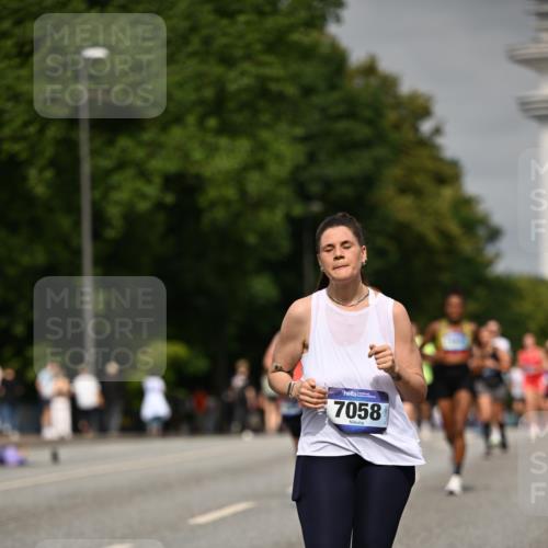 29.06.2025 - hella hamburg halbmarathon Dr. Thomas Lammeyer http://msf.ph/oto/8252951 29.06.2025 10:14:24 Kennedybrücke 1052, 1186, 1456, 1513, 4389, 7058, 7250, 8685, 9150, 9681, 9829, 9988 meine-sportfotos.de