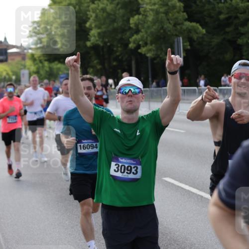 29.06.2025 - hella hamburg halbmarathon Jannik Wohlers http://msf.ph/oto/8252962 29.06.2025 09:56:45 Lombardsbrücke 1327, 1381, 1442, 1537, 1657, 1783, 2025, 2111, 2595, 2814, 2839, 2869, 3093, 3575, 3791, 4726, 4770, 5008, 5013, 5021, 5319, 5744, 6631, 6720, 7177, 7259, 7918, 8112, 8313, 8651, 8813, 8930, 9060, 9316, 10040, 10133, 10189, 10549, 10859, 11184, 11339, 11451, 11747, 11975, 12235, 12421, 12489, 12528, 12580, 12590, 12733, 13267, 13794, 13865, 14036, 14125, 14192, 14482, 14562, 14592, 15484, 15590, 15897, 16094, 16291, 16732, 17129 meine-sportfotos.de
