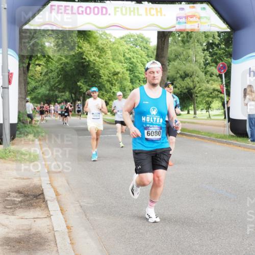 29.06.2025 - hella hamburg halbmarathon MichiJ http://msf.ph/oto/8252990 29.06.2025 10:29:03 Zwischen KM18-KM19 1603, 3332, 4843, 5409, 5916, 6080, 7080, 8465, 8467, 8629, 11731, 14092, 14924, 15424, 15813, 16761, 17214 meine-sportfotos.de