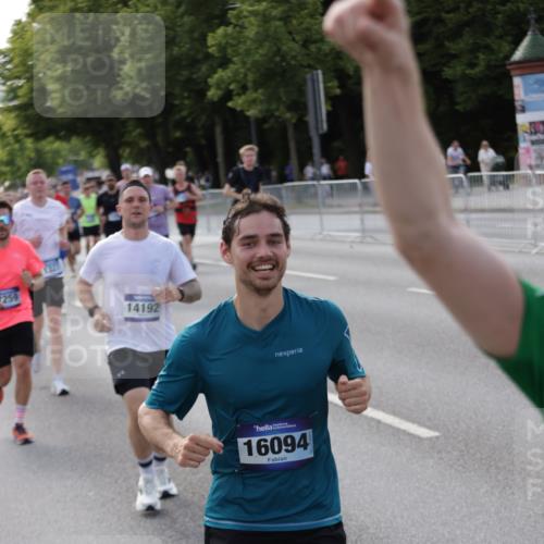 29.06.2025 - hella hamburg halbmarathon Jannik Wohlers http://msf.ph/oto/8253012 29.06.2025 09:56:46 Lombardsbrücke 1327, 1381, 1442, 1537, 1657, 1783, 2025, 2595, 2814, 2839, 2869, 3093, 3575, 3791, 4726, 4770, 5008, 5013, 5021, 5319, 5744, 6720, 7177, 7259, 7918, 8112, 8313, 8651, 8813, 8930, 9060, 9316, 10040, 10133, 10189, 10549, 10859, 11339, 11451, 11747, 11975, 12235, 12421, 12489, 12528, 12580, 12590, 12733, 13267, 13794, 13865, 14036, 14125, 14192, 14482, 14562, 14592, 15484, 15590, 15897, 16094, 16291, 16732, 17129 meine-sportfotos.de
