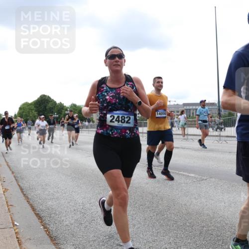 29.06.2025 - hella hamburg halbmarathon Lena Gebhardt http://msf.ph/oto/8253022 29.06.2025 10:34:15 Lombardsbrücke 1417, 1672, 1705, 1787, 2023, 2265, 2412, 2464, 2482, 2496, 2510, 2511, 2526, 2801, 2933, 3145, 3264, 3340, 3345, 3829, 3848, 4479, 4540, 4807, 4824, 4826, 4942, 5561, 5566, 5584, 5609, 5691, 6105, 6171, 6329, 6364, 6515, 6516, 6571, 6574, 6956, 7027, 7324, 7329, 7565, 7644, 8202, 8277, 8349, 8375, 8377, 8383, 8401, 8705, 8965, 9094, 9379, 9875, 9995, 10007, 10071, 10360, 10564, 11872, 13957, 16682, 16919, 17230, 18158, 18941 meine-sportfotos.de