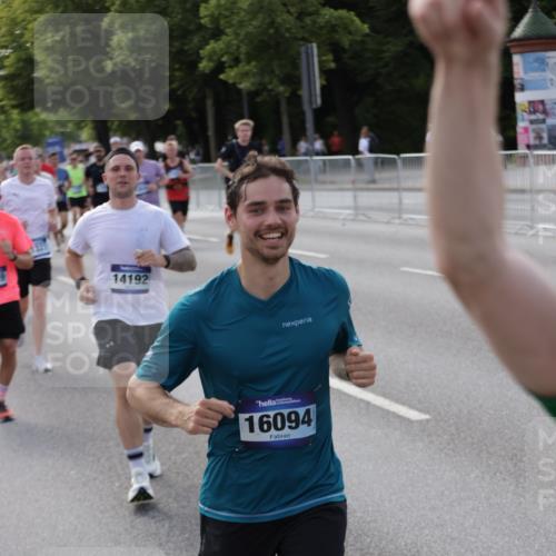 29.06.2025 - hella hamburg halbmarathon Jannik Wohlers http://msf.ph/oto/8253024 29.06.2025 09:56:46 Lombardsbrücke 1327, 1381, 1442, 1537, 1657, 1783, 2025, 2595, 2814, 2839, 2869, 3093, 3575, 3791, 4726, 4770, 5008, 5013, 5021, 5319, 5744, 6720, 7177, 7259, 7918, 8112, 8313, 8651, 8813, 8930, 9060, 9316, 10040, 10133, 10189, 10549, 10859, 11339, 11451, 11747, 11975, 12235, 12421, 12489, 12528, 12580, 12590, 12733, 13267, 13794, 13865, 14036, 14125, 14192, 14482, 14562, 14592, 15484, 15590, 15897, 16094, 16291, 16732, 17129 meine-sportfotos.de