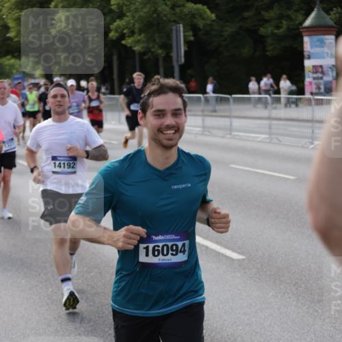 29.06.2025 - hella hamburg halbmarathon Jannik Wohlers http://msf.ph/oto/8253038 29.06.2025 09:56:46 Lombardsbrücke 1327, 1381, 1442, 1537, 1657, 1783, 2025, 2595, 2814, 2839, 2869, 3093, 3575, 3791, 4726, 4770, 5008, 5013, 5021, 5319, 5744, 6720, 7177, 7259, 7918, 8112, 8313, 8651, 8813, 8930, 9060, 9316, 10040, 10133, 10189, 10549, 10859, 11339, 11451, 11747, 11975, 12235, 12421, 12489, 12528, 12580, 12590, 12733, 13267, 13794, 13865, 14036, 14125, 14192, 14482, 14562, 14592, 15484, 15590, 15897, 16094, 16291, 16732, 17129 meine-sportfotos.de