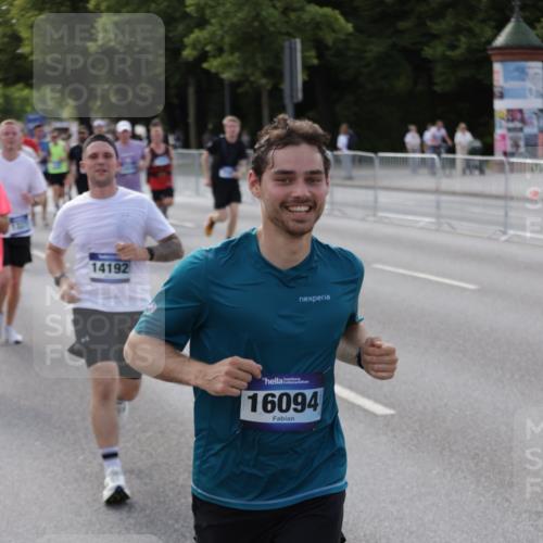 29.06.2025 - hella hamburg halbmarathon Jannik Wohlers http://msf.ph/oto/8253049 29.06.2025 09:56:46 Lombardsbrücke 1327, 1381, 1442, 1537, 1657, 1783, 2025, 2595, 2814, 2839, 2869, 3093, 3575, 3791, 4726, 4770, 5008, 5013, 5021, 5319, 5744, 6720, 7177, 7259, 7918, 8112, 8313, 8651, 8813, 8930, 9060, 9316, 10040, 10133, 10189, 10549, 10859, 11339, 11451, 11747, 11975, 12235, 12421, 12489, 12528, 12580, 12590, 12733, 13267, 13794, 13865, 14036, 14125, 14192, 14482, 14562, 14592, 15484, 15590, 15897, 16094, 16291, 16732, 17129 meine-sportfotos.de