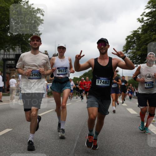 29.06.2025 - hella hamburg halbmarathon Yannick Fuchs http://msf.ph/oto/8253066 29.06.2025 10:48:02 20KM 1267, 1422, 1442, 1502, 1549, 1870, 2058, 2432, 2518, 2630, 3096, 3103, 3310, 3819, 3898, 4299, 5020, 5259, 6260, 6294, 6374, 7129, 7395, 7478, 7973, 8223, 8285, 8394, 9032, 9380, 9791, 9922, 10040, 11009, 11068, 11430, 11789, 11844, 12213, 12321, 12607, 12632, 13033, 13147, 13397, 13794, 13803, 13912, 14026, 14239, 14702, 15146, 15856, 16623, 16750, 16780, 17482, 17765, 18308, 18450, 18514, 18612, 18759, 19067, 19177 meine-sportfotos.de