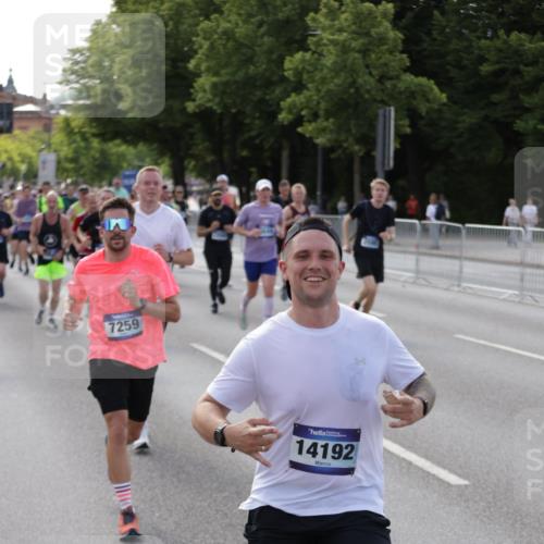 29.06.2025 - hella hamburg halbmarathon Jannik Wohlers http://msf.ph/oto/8253136 29.06.2025 09:56:47 Lombardsbrücke 1327, 1381, 1442, 1537, 1657, 1783, 2025, 2119, 2595, 2814, 2839, 2869, 3093, 3575, 3791, 4726, 4770, 5008, 5013, 5021, 5319, 5744, 6720, 6762, 7177, 7259, 7918, 8112, 8313, 8651, 8813, 8930, 9060, 9316, 10040, 10133, 10549, 10667, 10859, 11339, 11451, 11747, 11975, 12235, 12421, 12489, 12528, 12580, 12733, 13267, 13794, 13865, 14036, 14125, 14192, 14482, 14562, 14592, 15484, 15590, 15897, 16094, 16291, 16732, 17129 meine-sportfotos.de